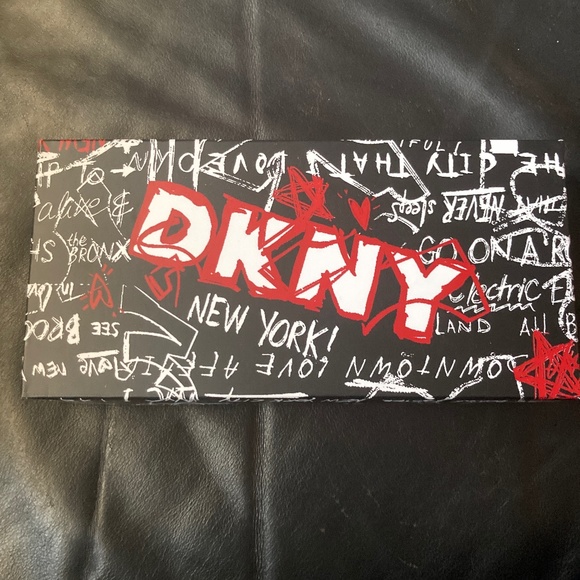 DKNY Wallet - Picture 1 of 6